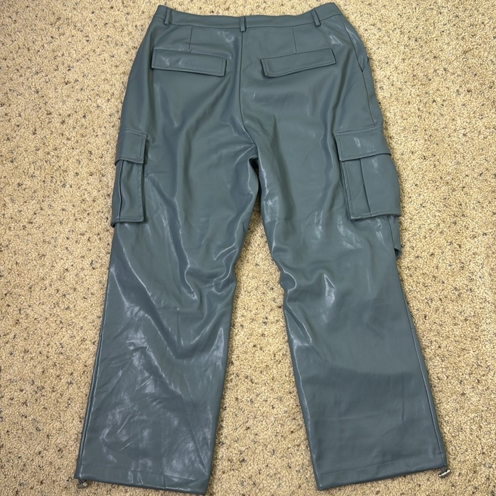 Anthropologie Avec Les Filles Vegan Leather Cargo pants size large - Picture 5 of 9